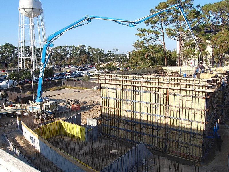Colado de concreto en obra de construcción